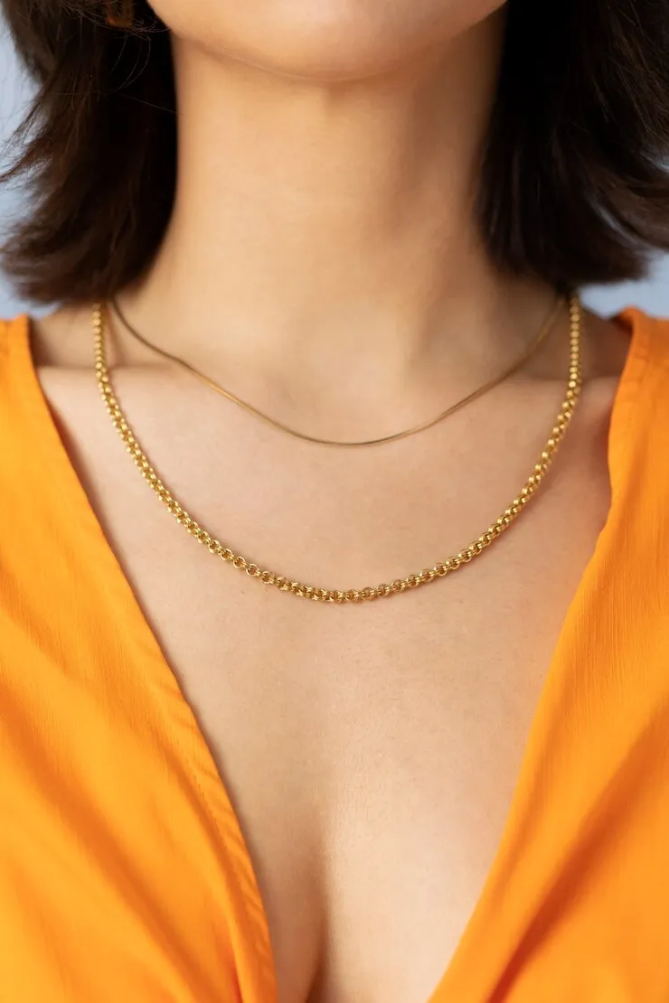 young-woman-wearing-chain-necklace_23-2149490484_result